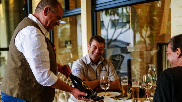 Leo's Garden Restaurant Slide 1